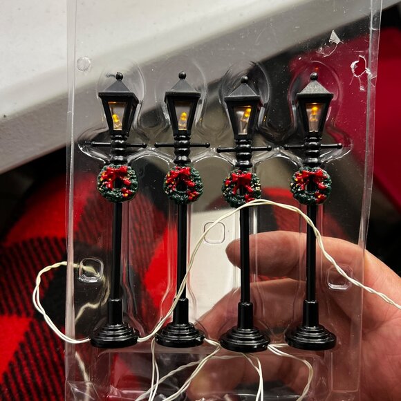 Lemax Gas Lantern Street Lamp Set Of 4 Christmas Village Accessories - 2006 - Picture 1 of 5